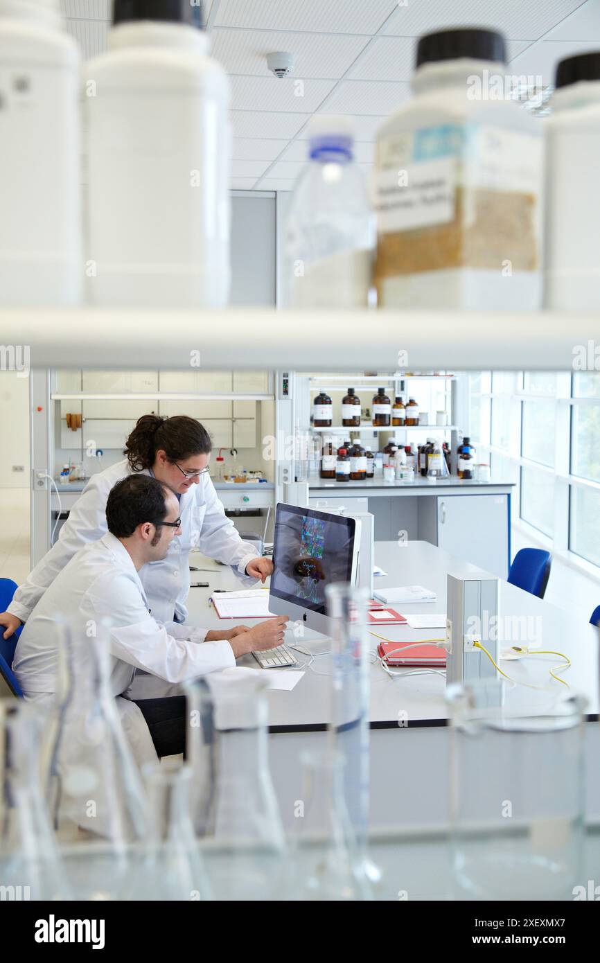 Oncology lab hi-res stock photography and images - Alamy