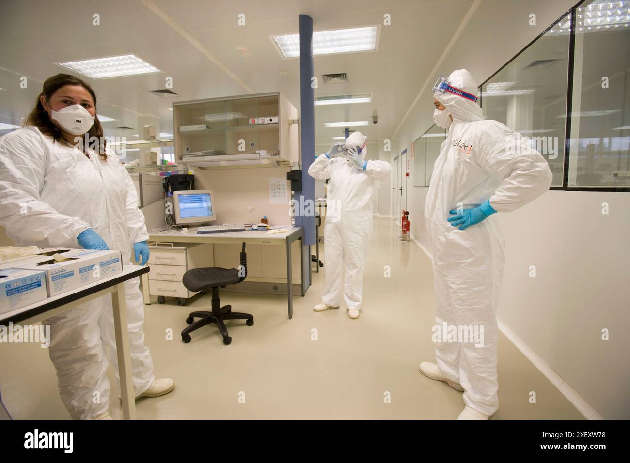 Cow Lab Mad cow disease and avian flu research team, Laboratory of Bio-Safety ...