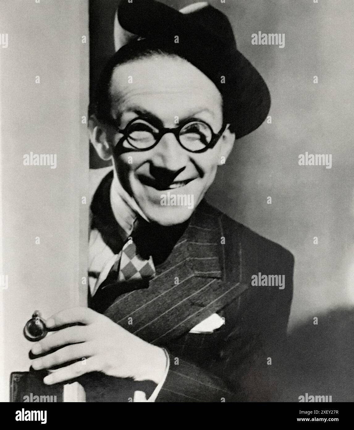 Vintage portrait of arthur askey hi-res stock photography and images ...