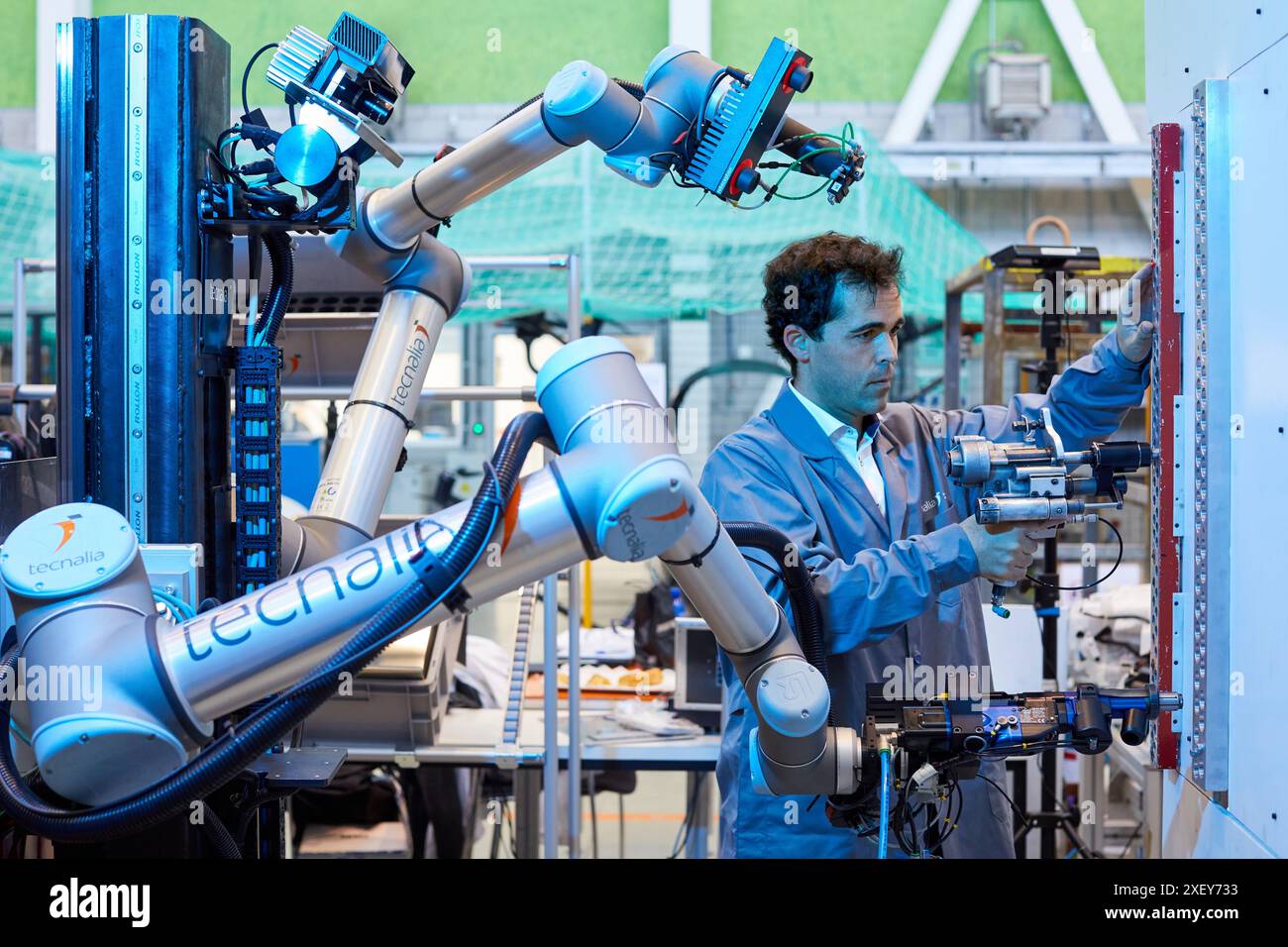 Use of flexible robotics in industrial manufacturing processes, Mobile ...