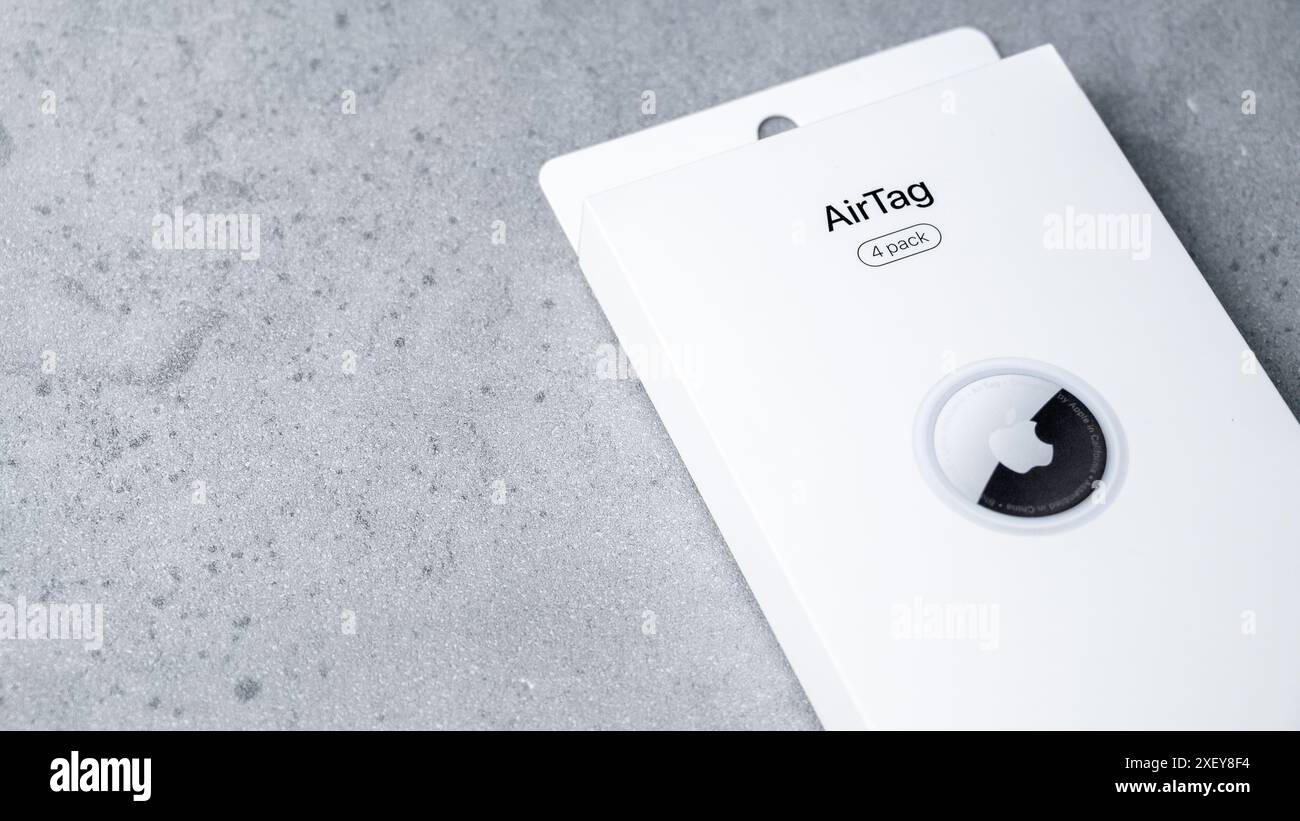 4 airtag hi-res stock photography and images - Alamy