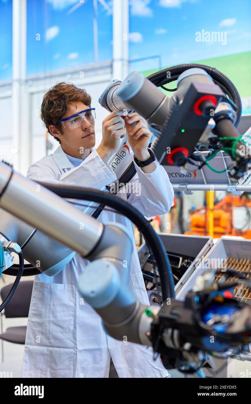 Use of flexible robotics in industrial manufacturing processes, Mobile ...