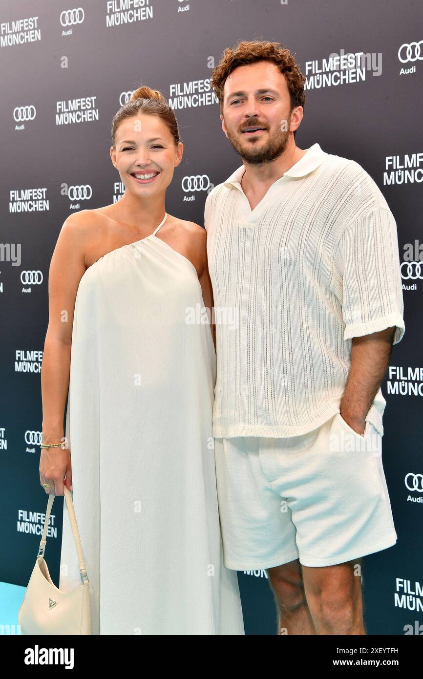 Lena Meckel und David Helmut bei der Eroeffnung vom 41. Filmfest ...
