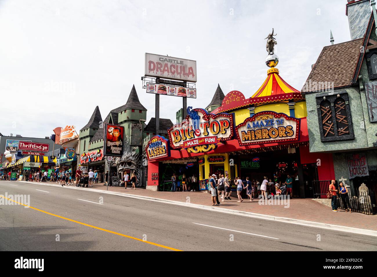 Niagara falls day hi-res stock photography and images - Alamy