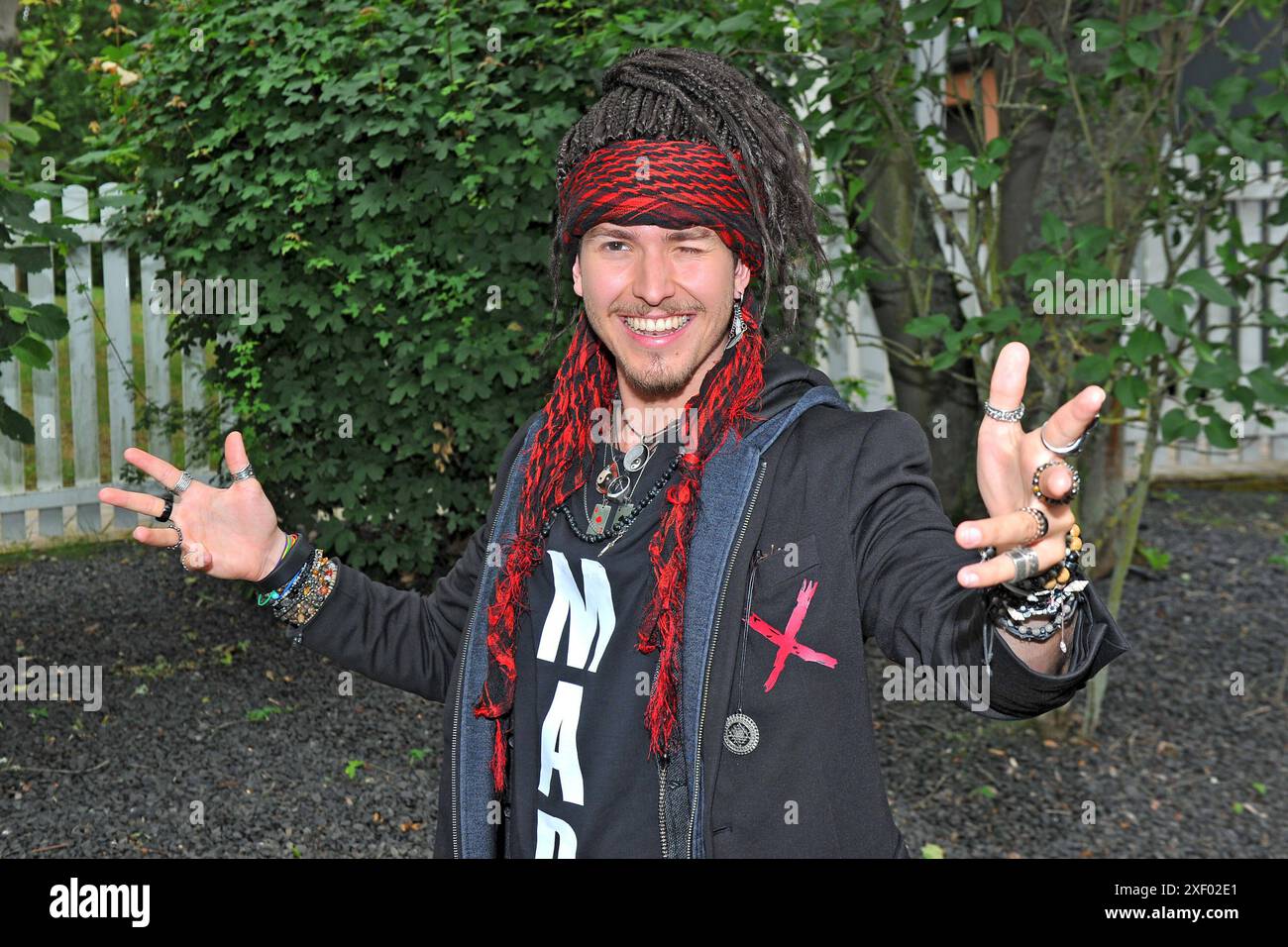 ZDF - Fernsehgarten. Marv der Zauberer während der ZDF - Unterhaltungsshow Fernsehgarten am 30.06.2024 in Mainz. 20240630MWI147617 *** ZDF Fernsehgarten Marv the magician during the ZDF entertainment show Fernsehgarten on 30 06 2024 in Mainz 20240630MWI147617 Stock Photo