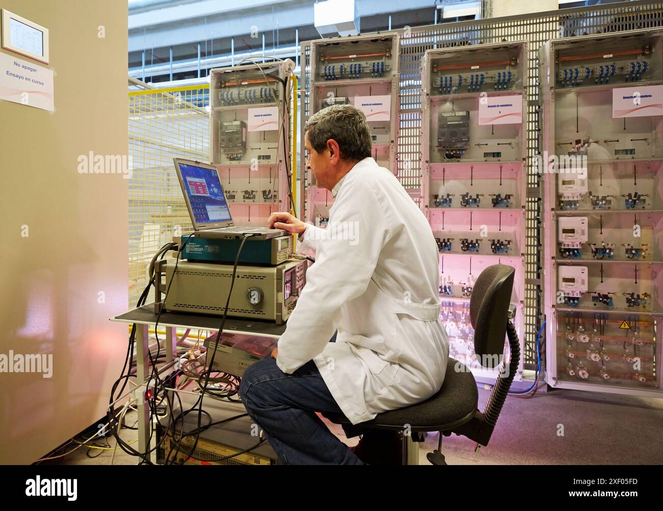 Smart Service Counter Senior man using smart meter hi-res stock photography and images - Alamy