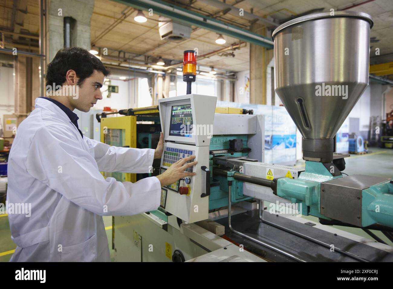 Equipment for injection moulding of ceramic materials, Particle ...