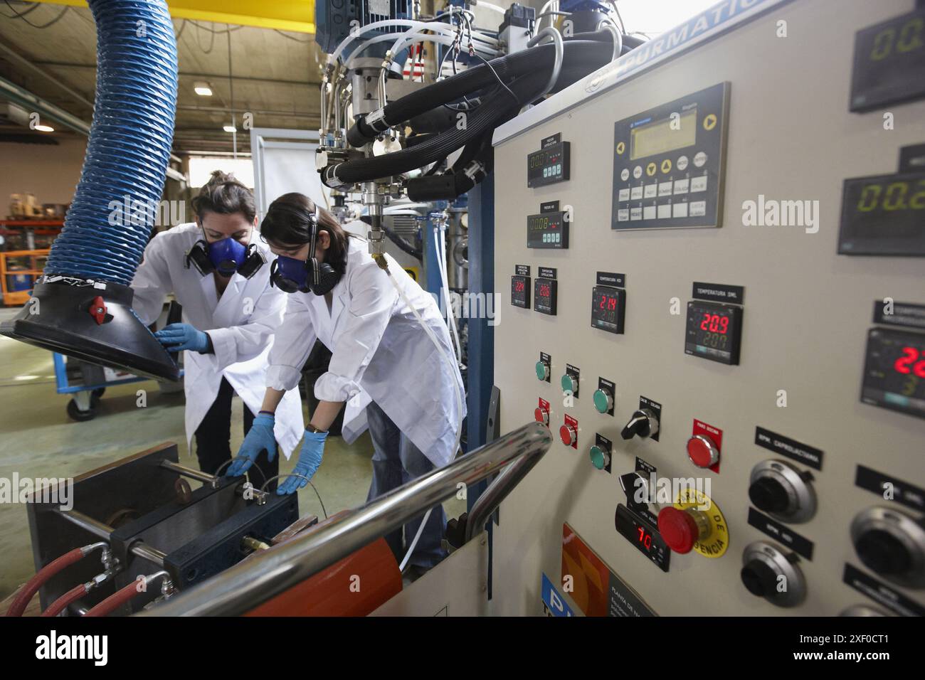 Plastics manufacturing technology hi-res stock photography and images ...