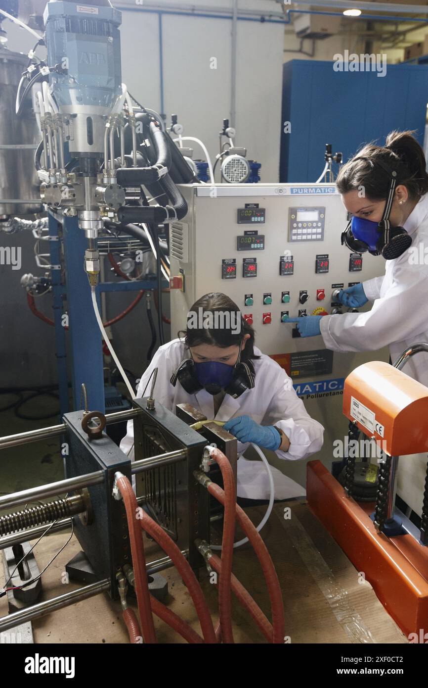 Plastics manufacturing technology hi-res stock photography and images ...