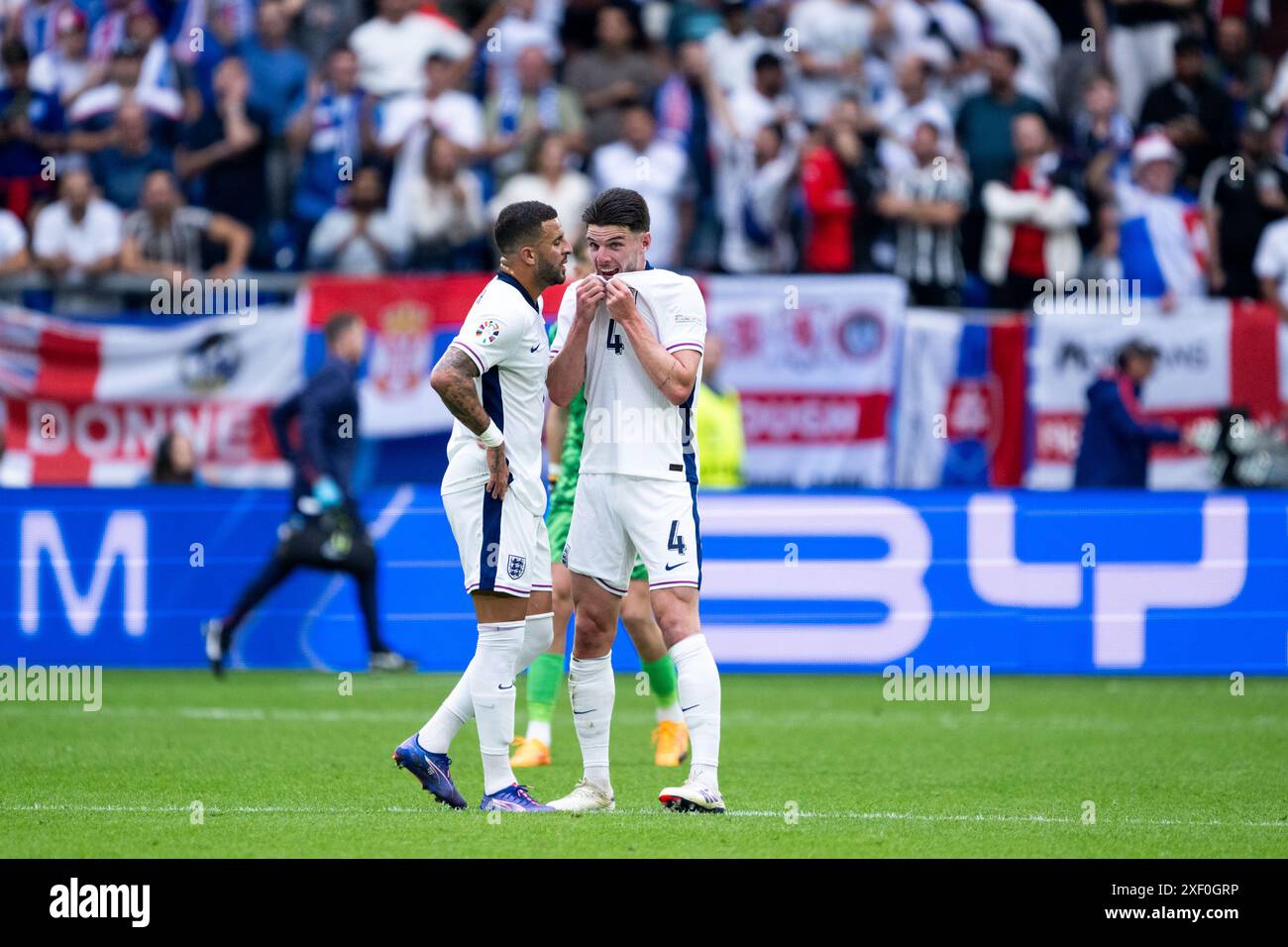 Kyle Walker (England, #02), Declan Rice (England, #04) aergert sich ...