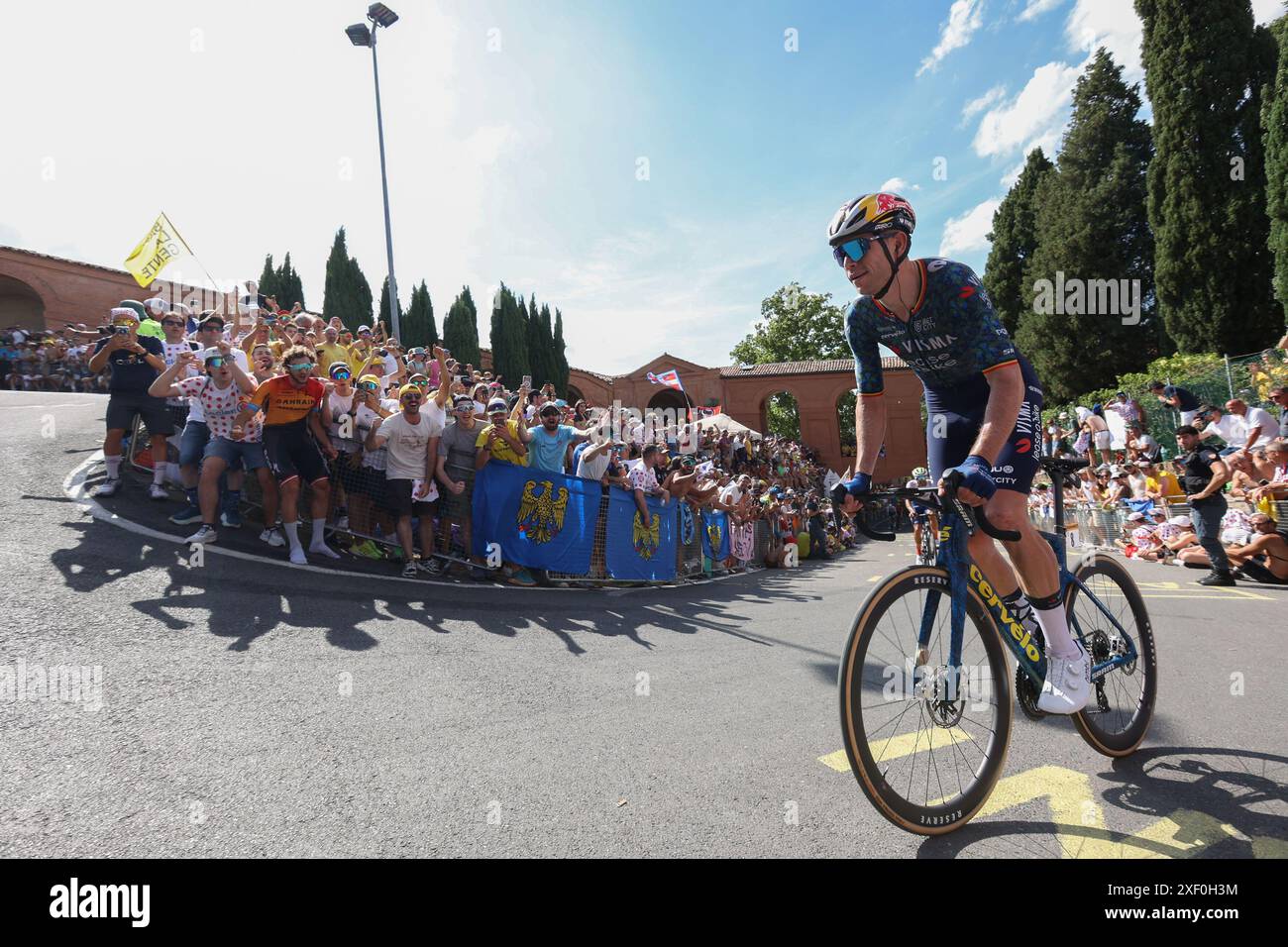 Bologna, Italia. 30th June, 2024. Bologna tappa del tour de france che