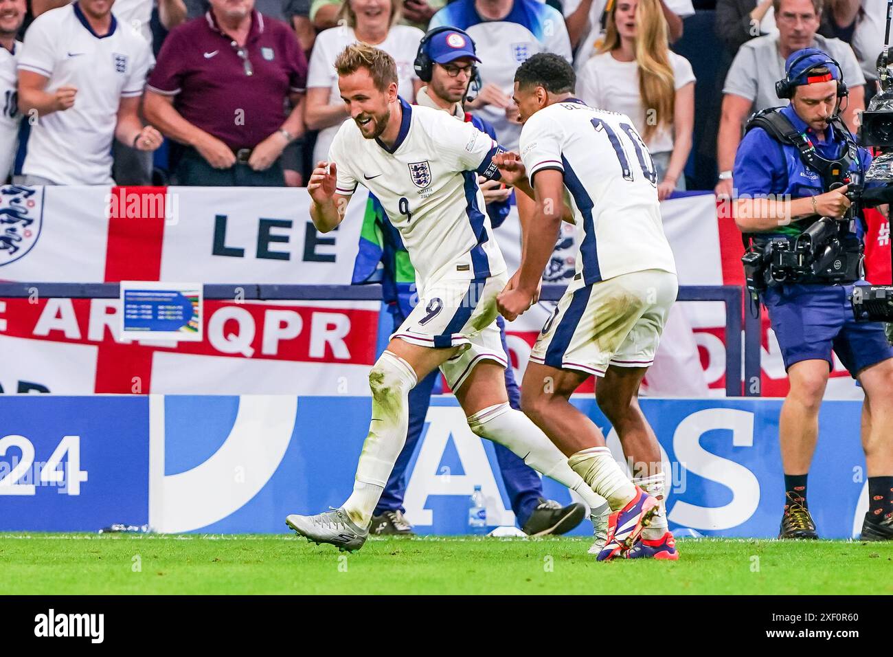 gelsenkirchen-germany-june-30-harry-kane-of-england-celebrates