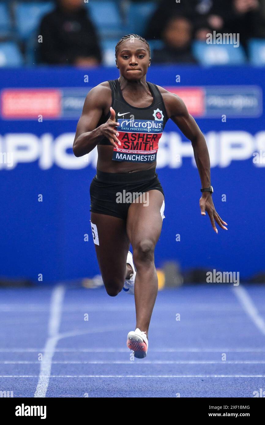 Dina AsherSmith leads the women’s 200m final during the Microplus UK