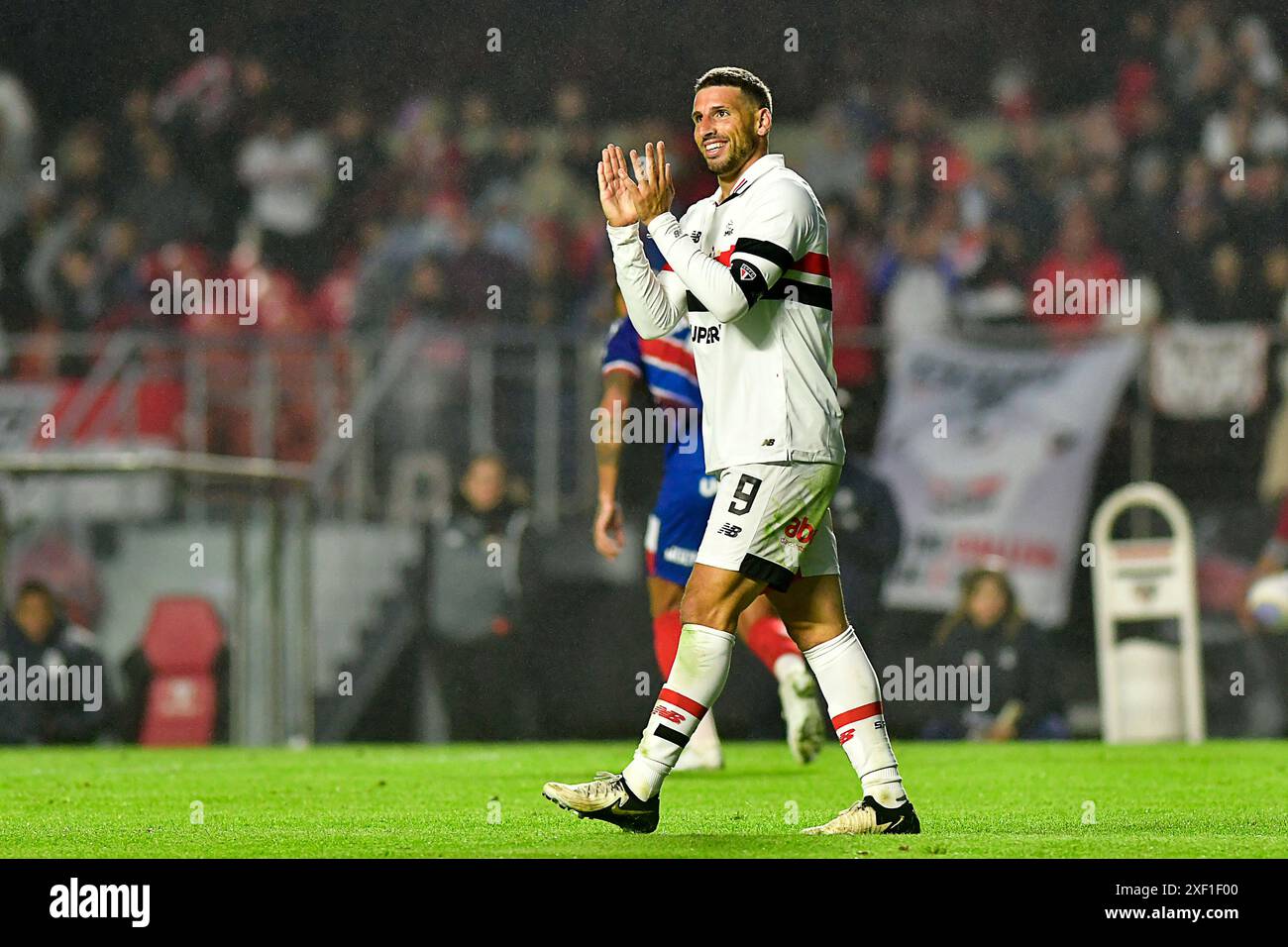 São Paulo (SP), 30/06/2024 - Soccer/SÃO PAULO X BAHIA -   Calleri  from São Paulo - Match between SÃO PAULO X BAHIA, valid for the tirthyth round of the Brazilian Championship, held at the MorumBis Stadium, in São Paulo, on the afternoon in this Sunday, 30. (Photo: Eduardo Carmim/Alamy Live News) Stock Photo