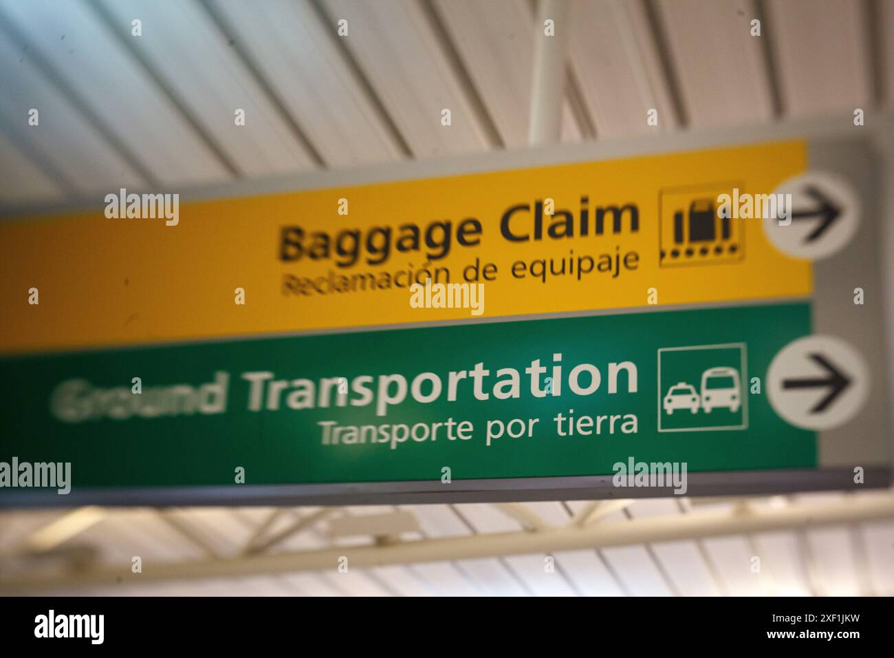 airpot-bus-hi-res-stock-photography-and-images-alamy