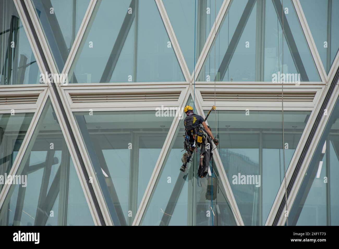 Rope descent system hi-res stock photography and images - Alamy