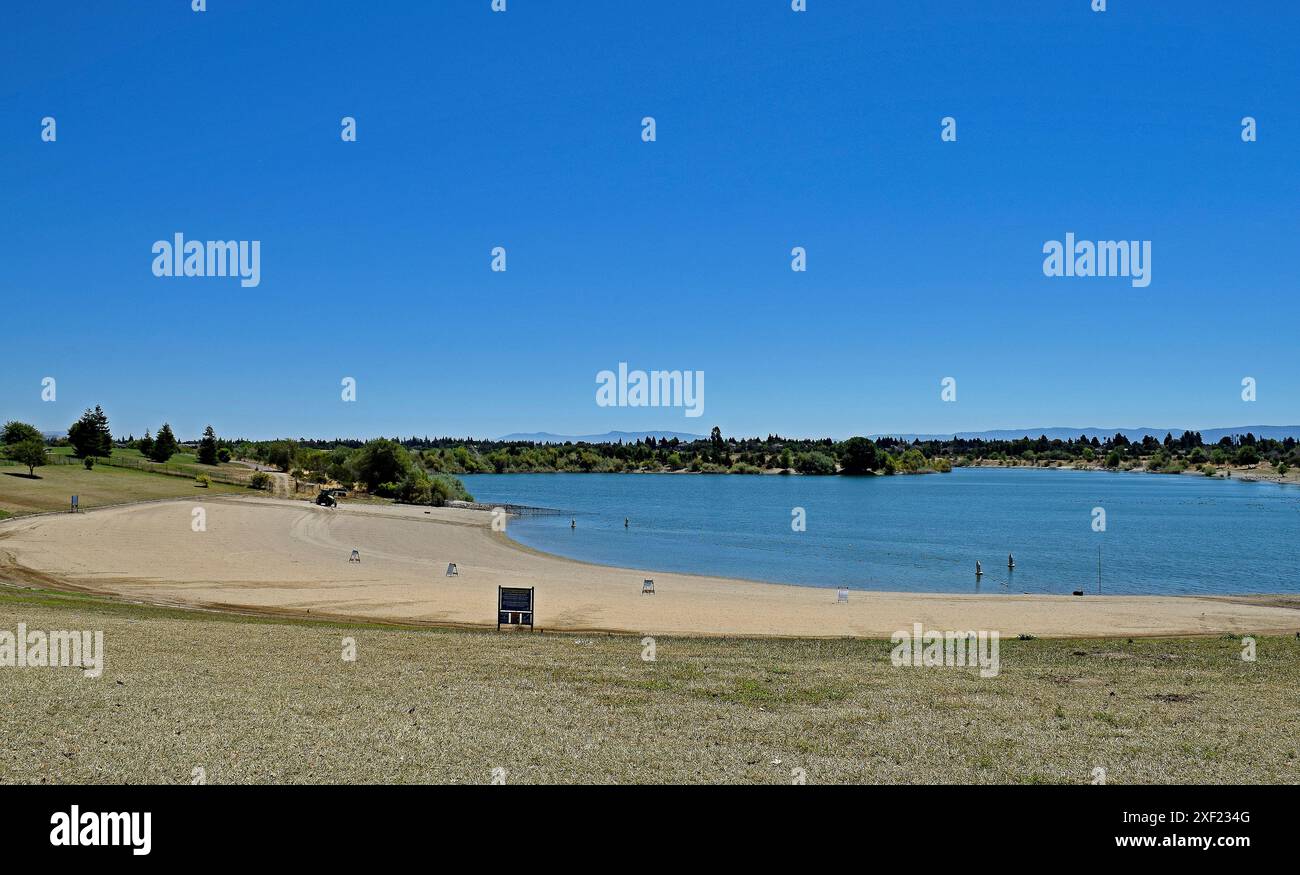 quarry-lakes-regional-recreation-area-fremont-california-stock-photo