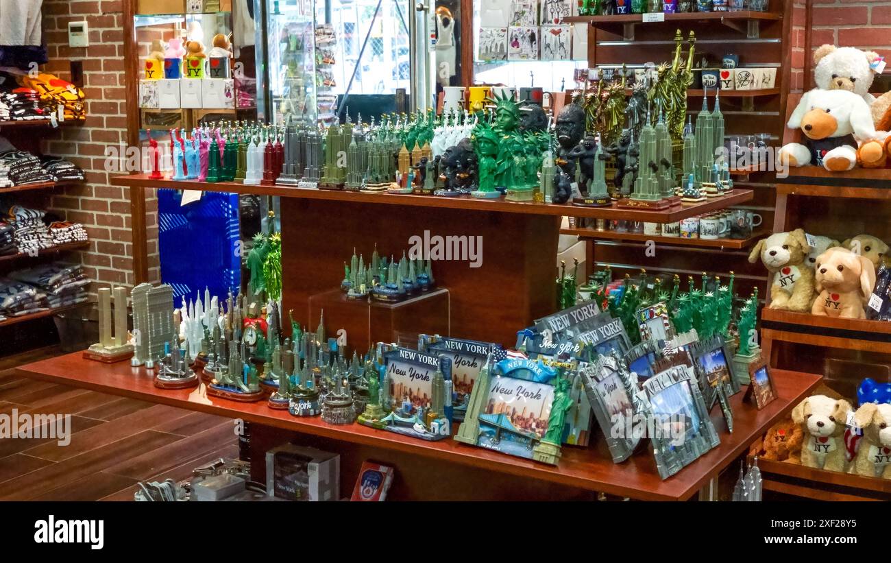 New York Schneekugel Mit Musik - Freiheitsstatue & Skyline, 15,2cm