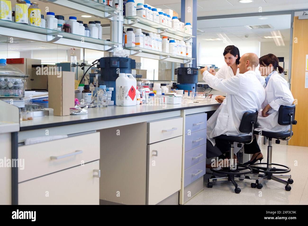Microchemists Microbiolog hi-res stock photography and images - Alamy