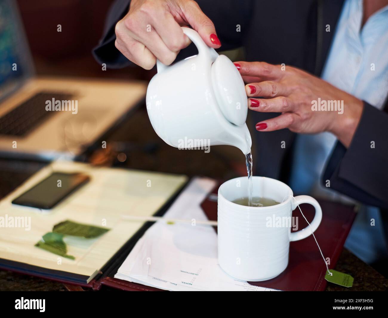 Filling up a cup hi-res stock photography and images - Alamy