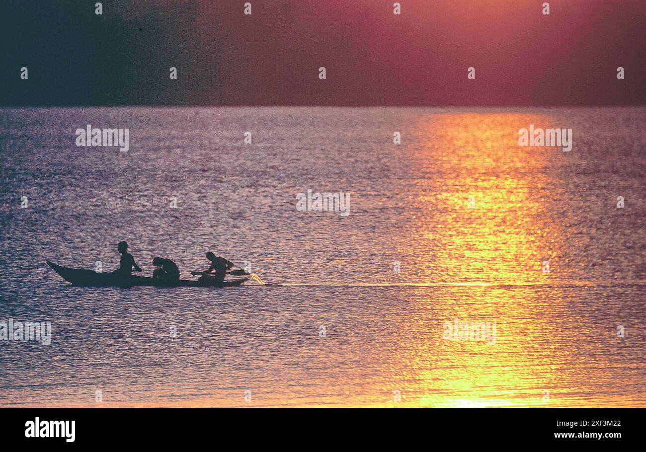 Fishing boat in sunset sea hi-res stock photography and images - Alamy
