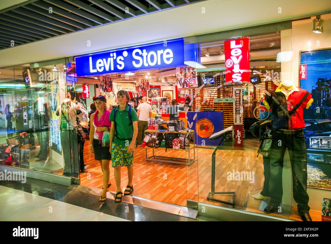 Levis central mall hot sale
