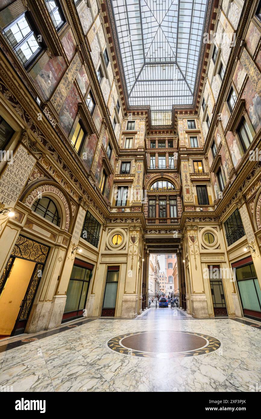 The Galleria Sciarra,  A late 19th cen, Italian Art Nouveau courtyard gallery on the Via Marc Minghetti, near the Trevi fountain. Rome, Italy Stock Photo