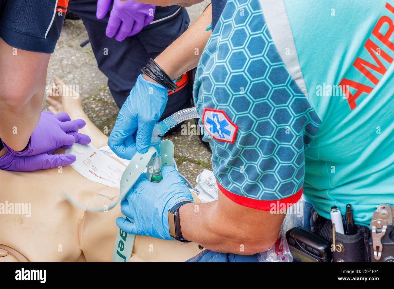 Velp, The Netherlands - June 1, 2024: Dutch ambulance paramedic demonstrating cpr on a dummy in Velp, The Netherlands Stock Photo