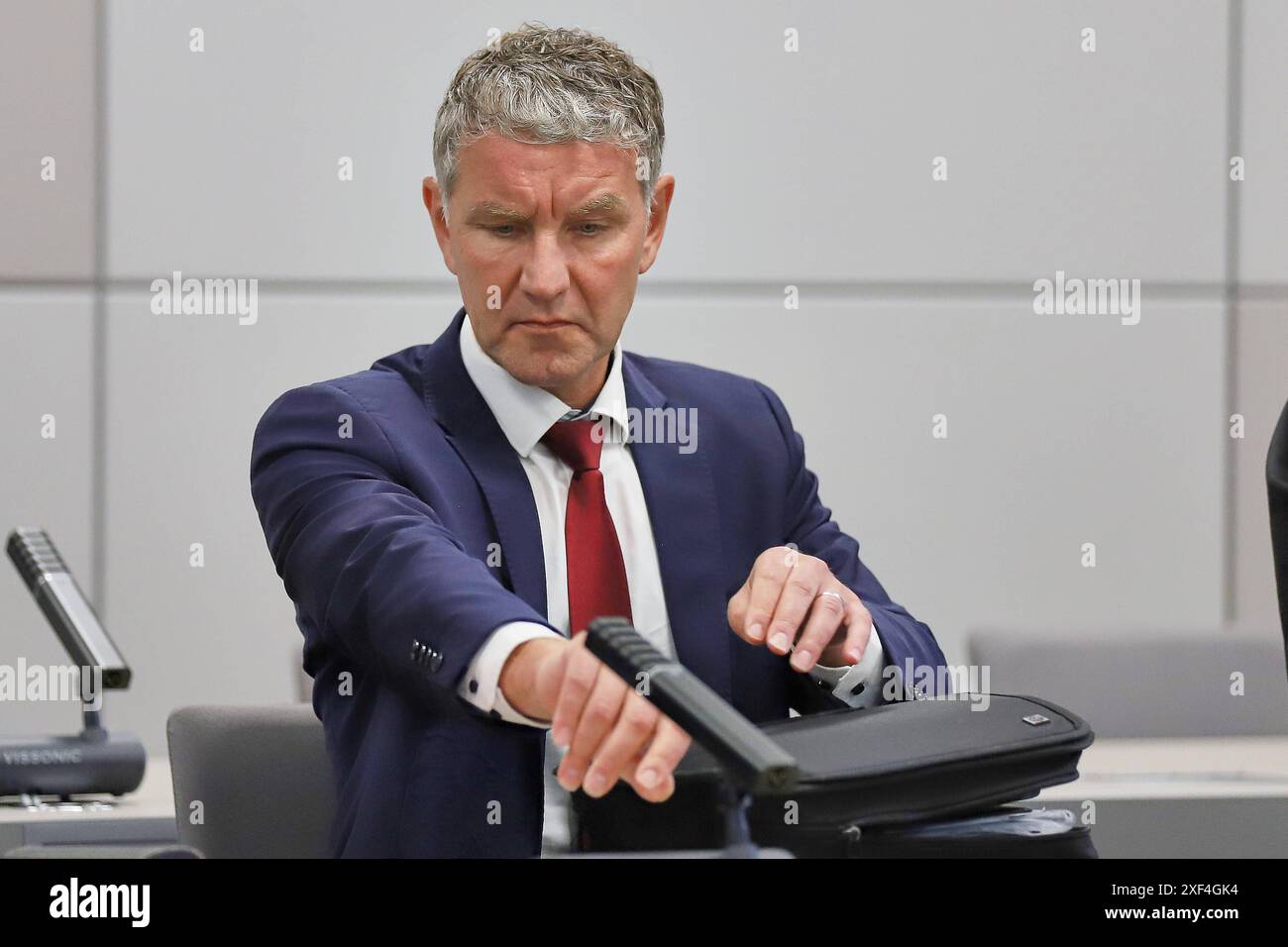 Halle Saale, Sachsen-Anhalt, Deutschland, 01.07.2024: Justizzentrum: 2. Prozess gegen Thüringens AfD-Landeschef Björn Höcke - 3. Verhandlungstag: Björn Höcke zum Auftakt des Prozesstages den Gerichtssaal *** Halle Saale , Saxony-Anhalt, Germany, 01 07 2024 Justice Center 2 Trial against Thuringias AfD state leader Björn Höcke 3 Trial day Björn Höcke enters the courtroom at the start of the trial day Copyright: xdtsxNachrichtenagenturx dts 42850 Stock Photo