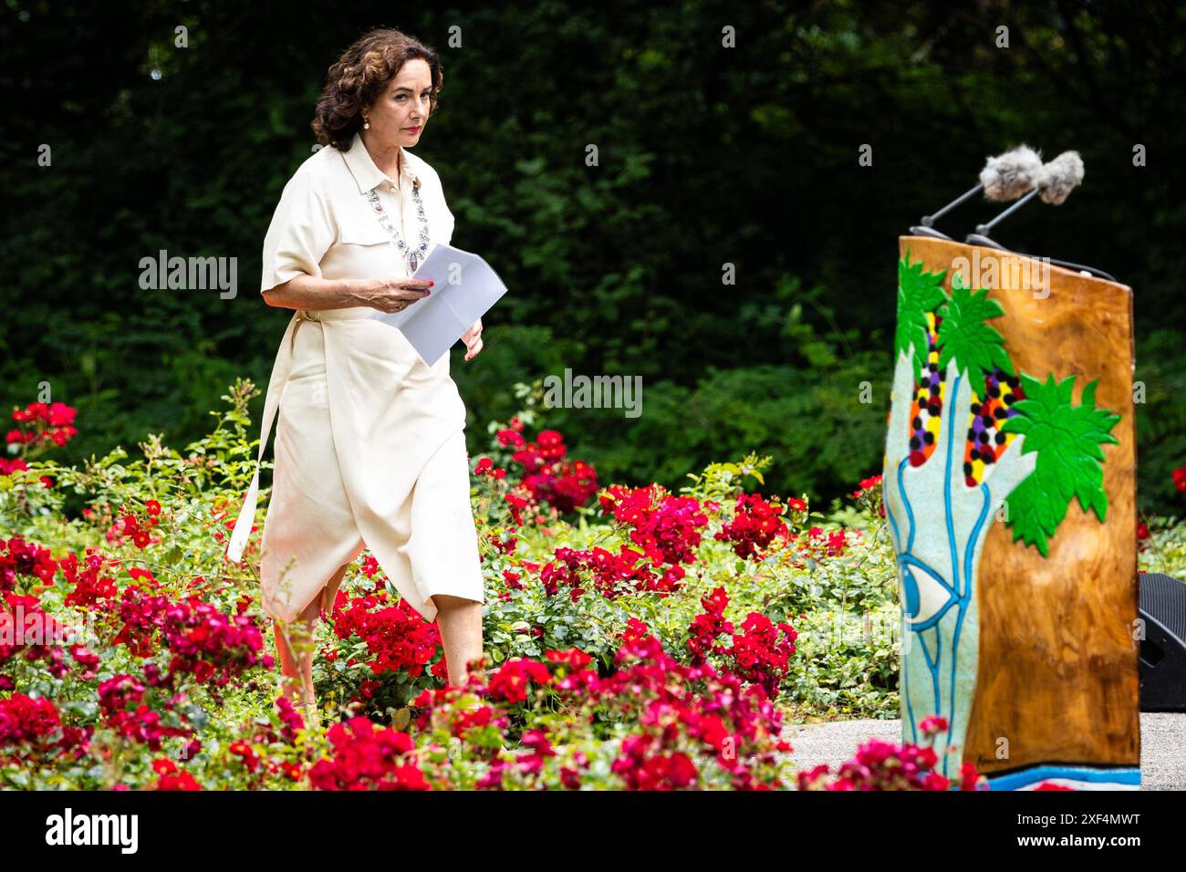 Amsterdam, Netherlands. 01st July, 2024. AMSTERDAM - Mayor of Amsterdam Femke Halsema during the national commemoration of the abolition of slavery at the slavery monument in the Oosterpark. The commemoration is organized by the National Institute for the Dutch Slavery History and Legacy (NiNsee). ANP ROBIN VAN LONKHUIJSEN netherlands out - belgium out Credit: ANP/Alamy Live News Stock Photo