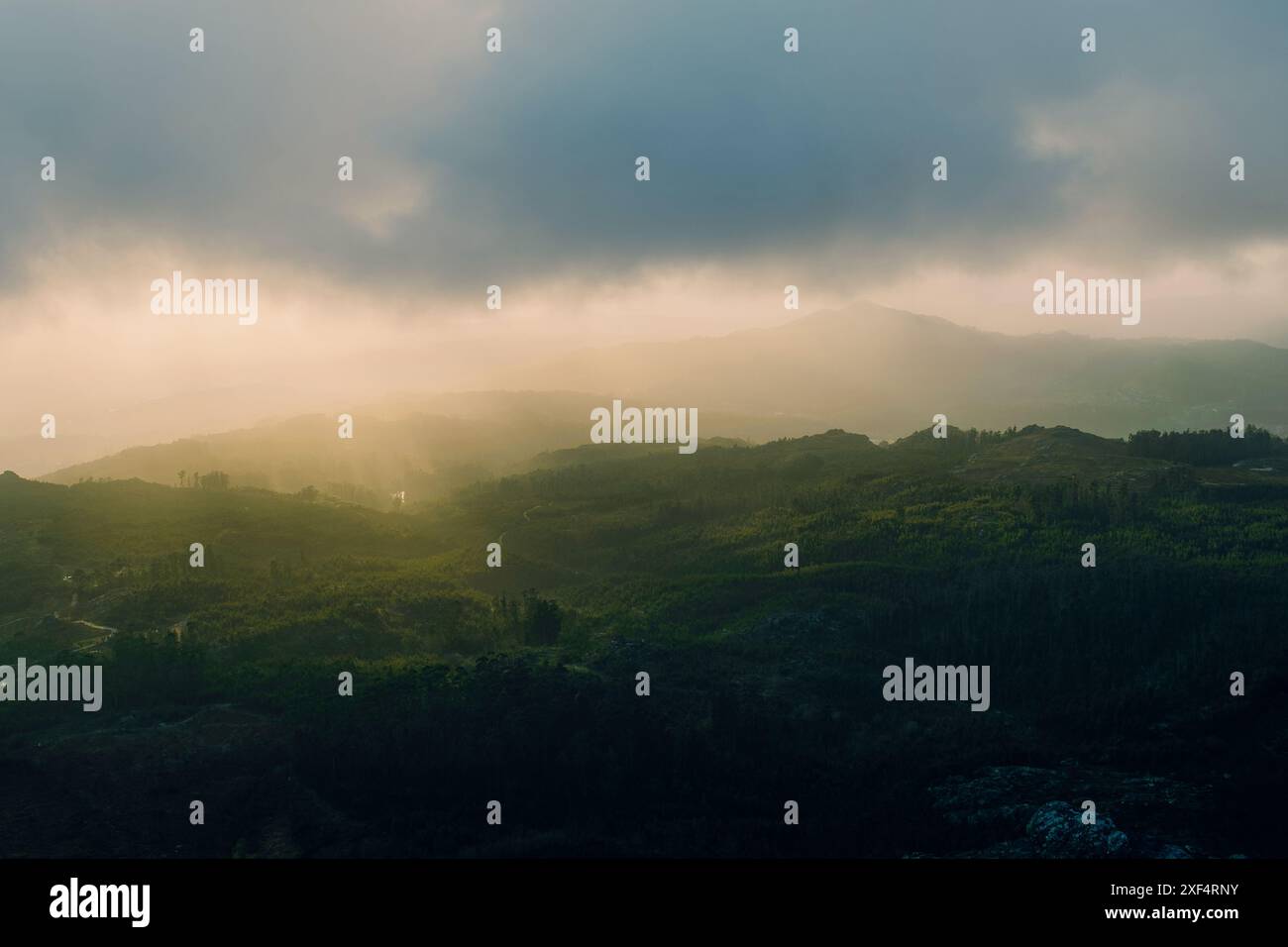 Dramatic misty morning sun rays hi-res stock photography and images - Alamy