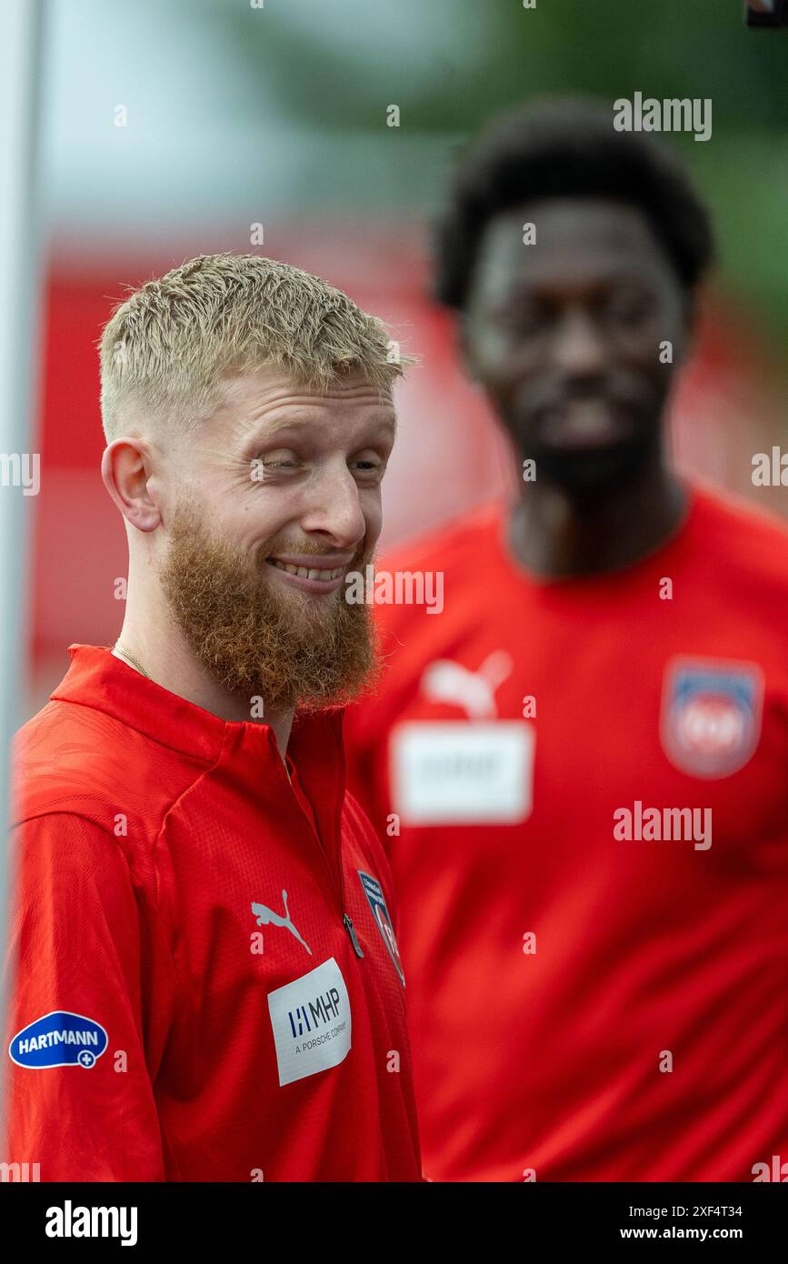 Jan-Niklas Beste (FC Heidenheim, #37), Omar-Haktab Traore (FC ...