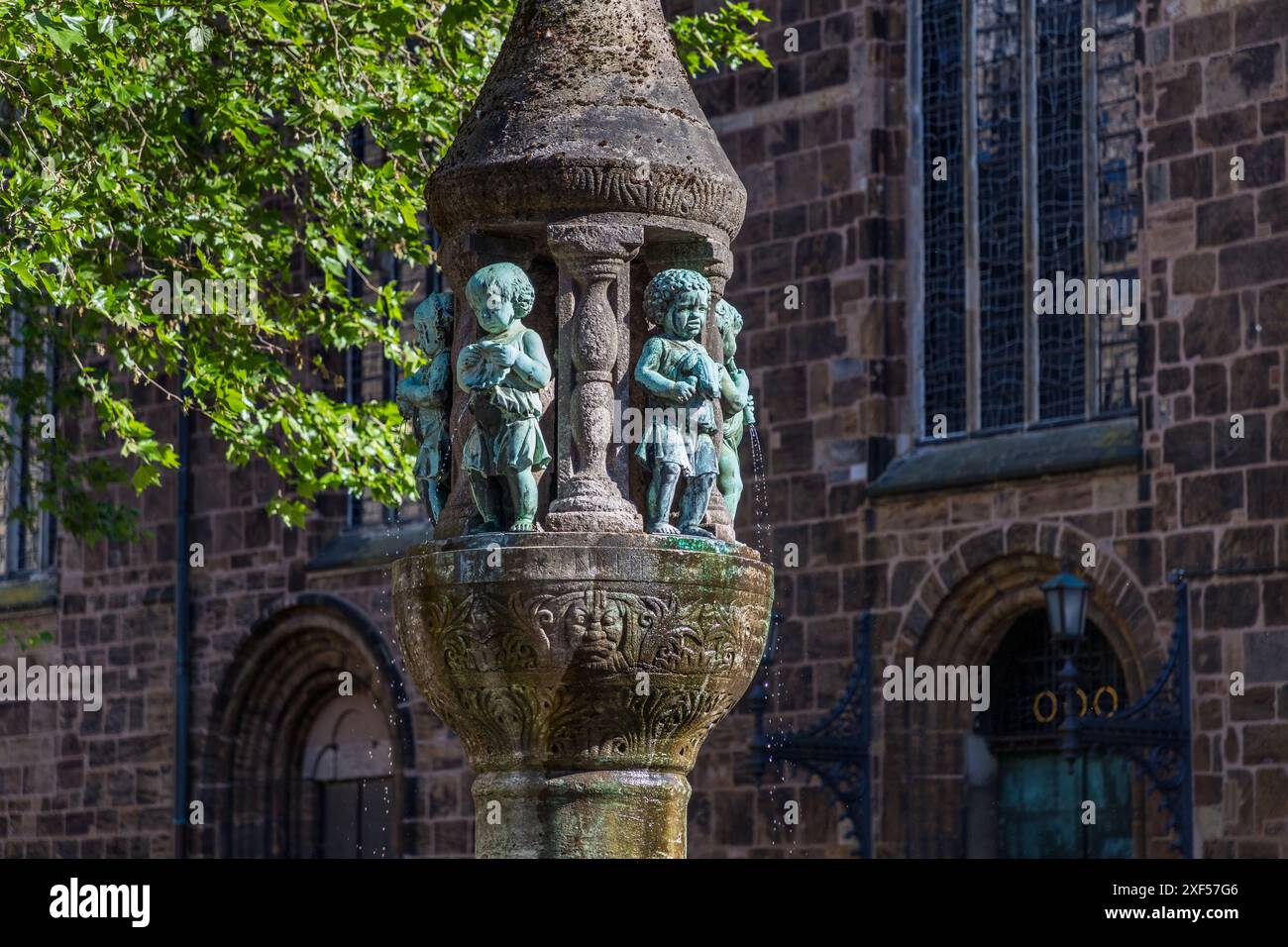 The Marcus Fountain in the Liebfrauenkirchhof, named after Bremen's ...