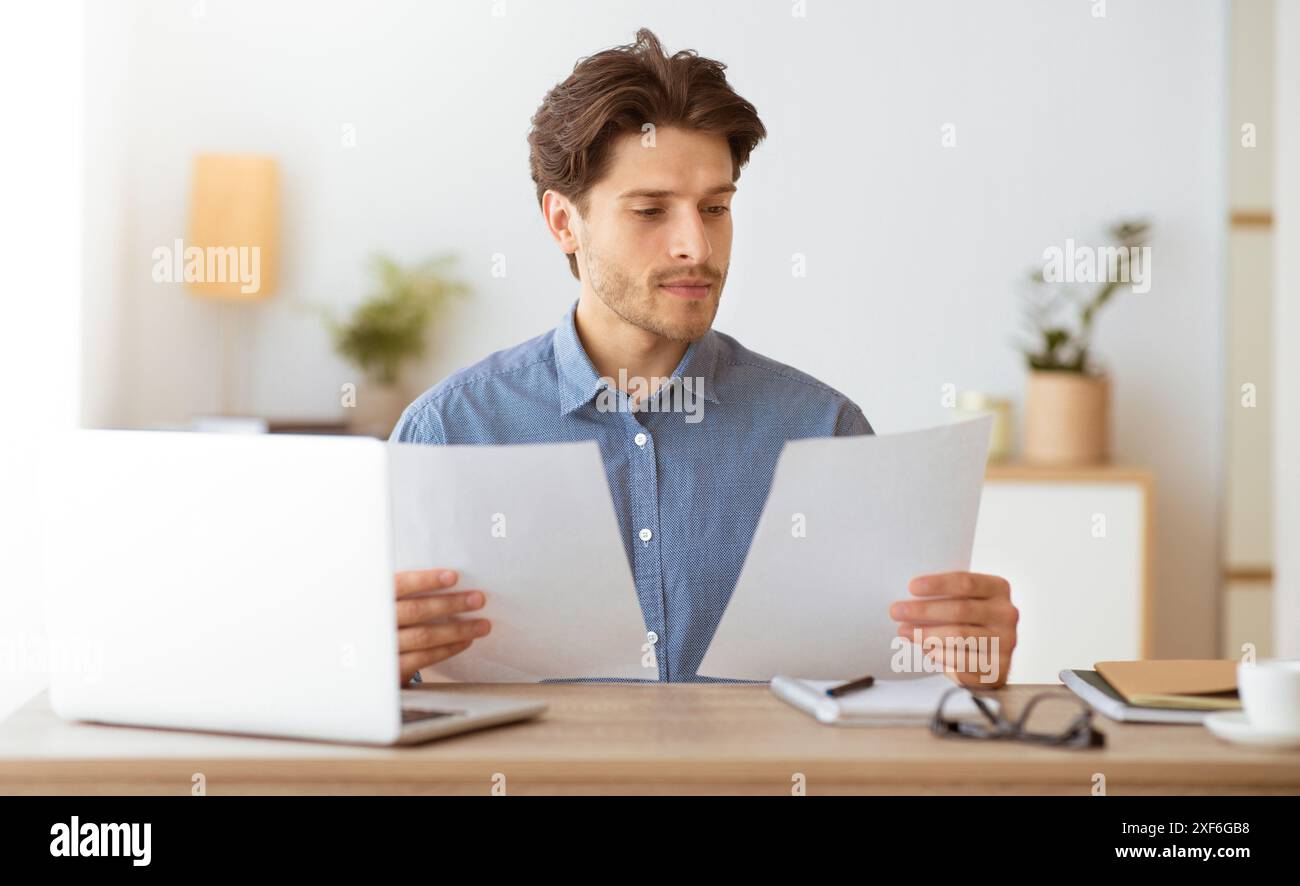 Readind Documents Notebook documents hi-res stock photography and images - Alamy