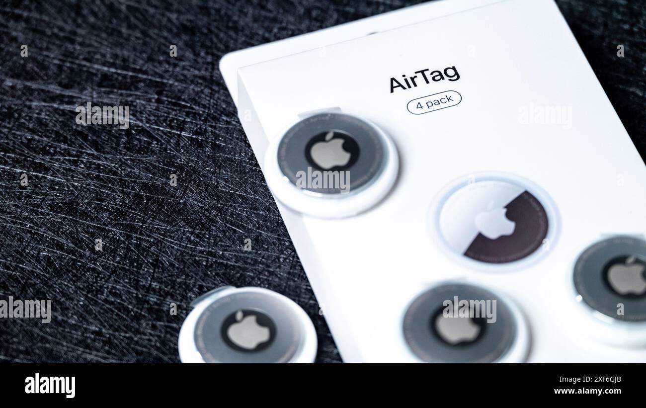 4 airtag hi-res stock photography and images - Alamy