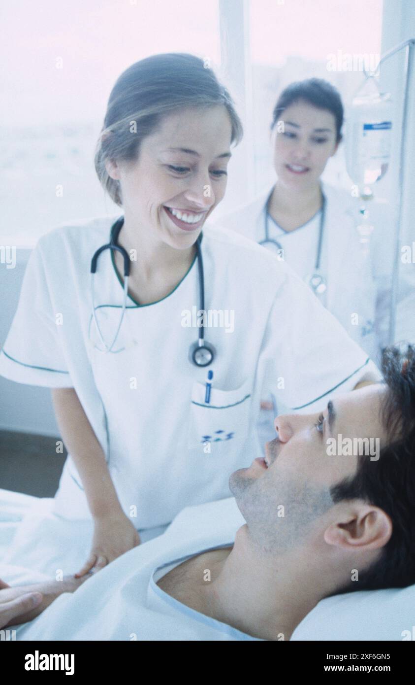 Nurses patient hospital hi-res stock photography and images - Alamy