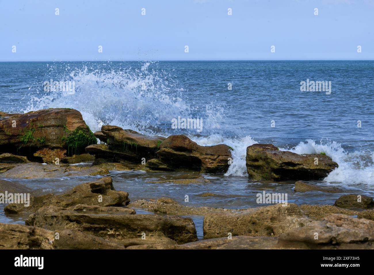 Waves splashing on rocky wall hi-res stock photography and images - Alamy