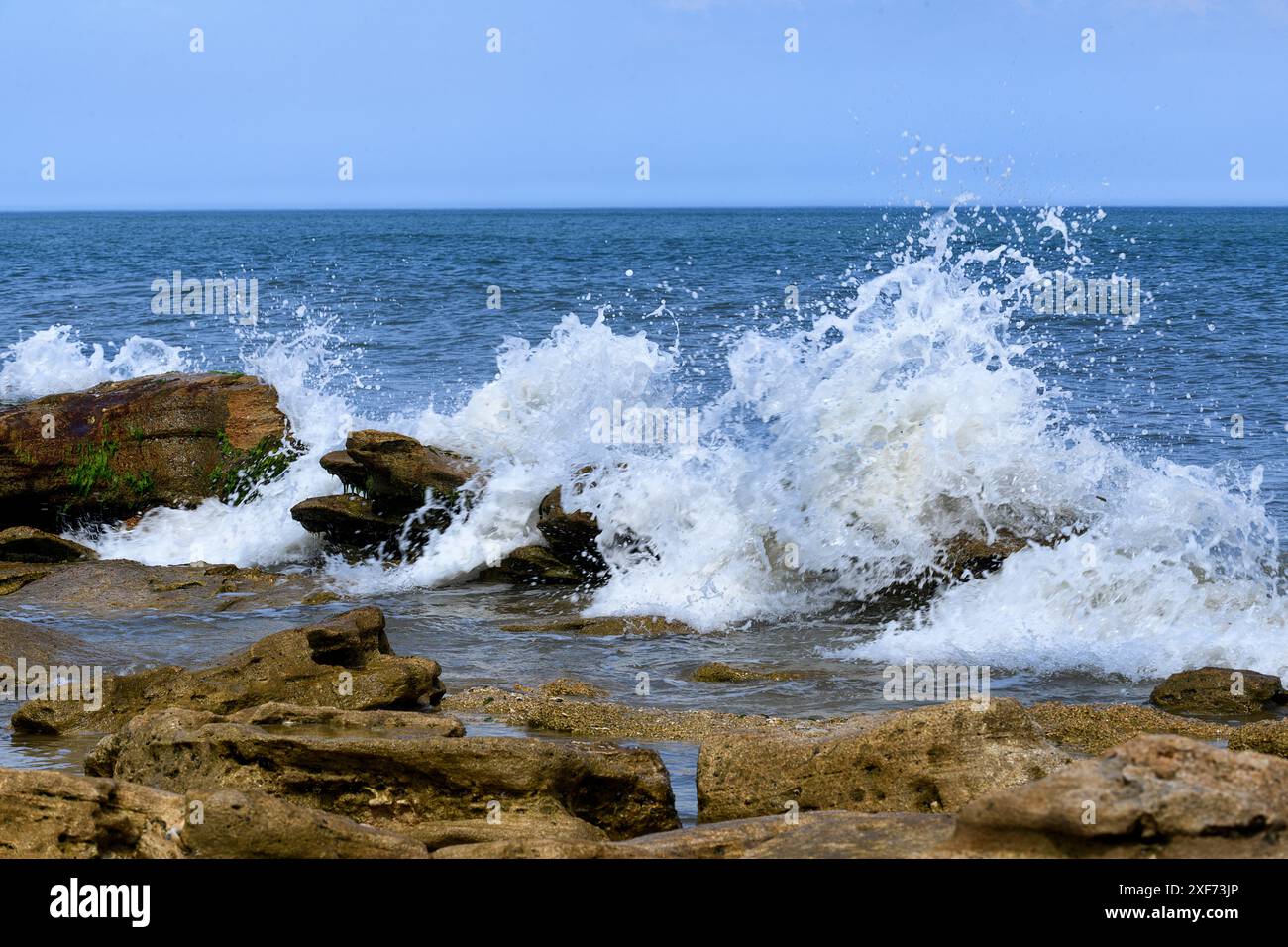 Ocean waves decor hi-res stock photography and images - Alamy