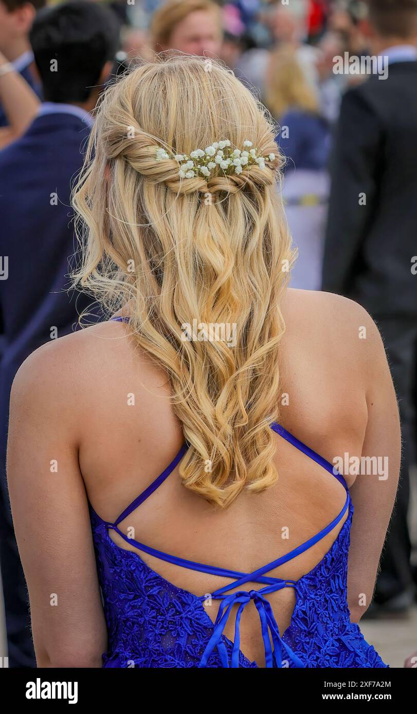 Prom hairstyle hi-res stock photography and images - Alamy Prom hairstyle hi-res stock photography and images - Alamy