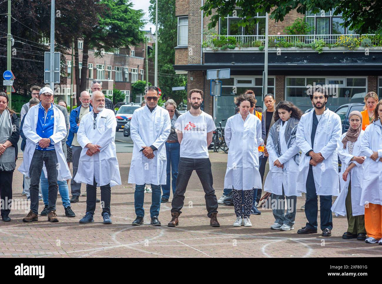 healthcare-workers-opposite-the-peace-palace-during-the-care-for-gaza