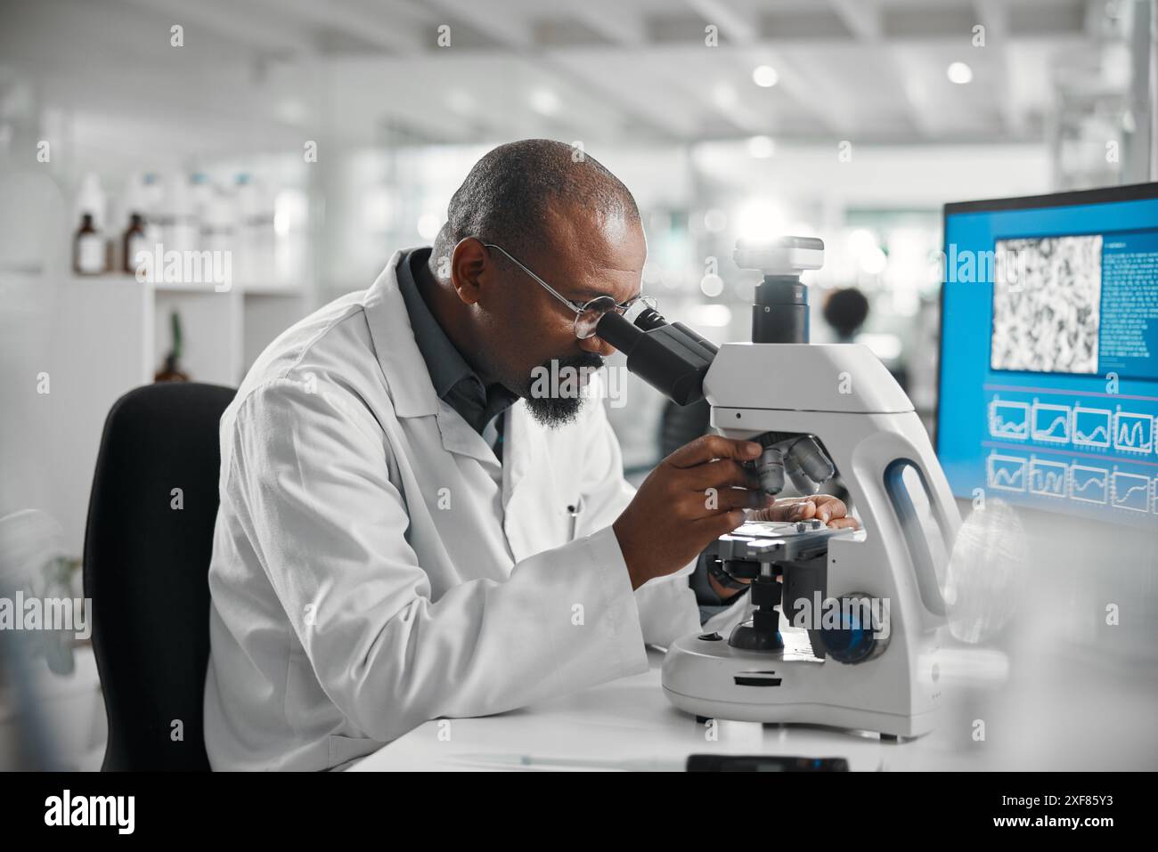 Mature man research scientist hi-res stock photography and images - Alamy