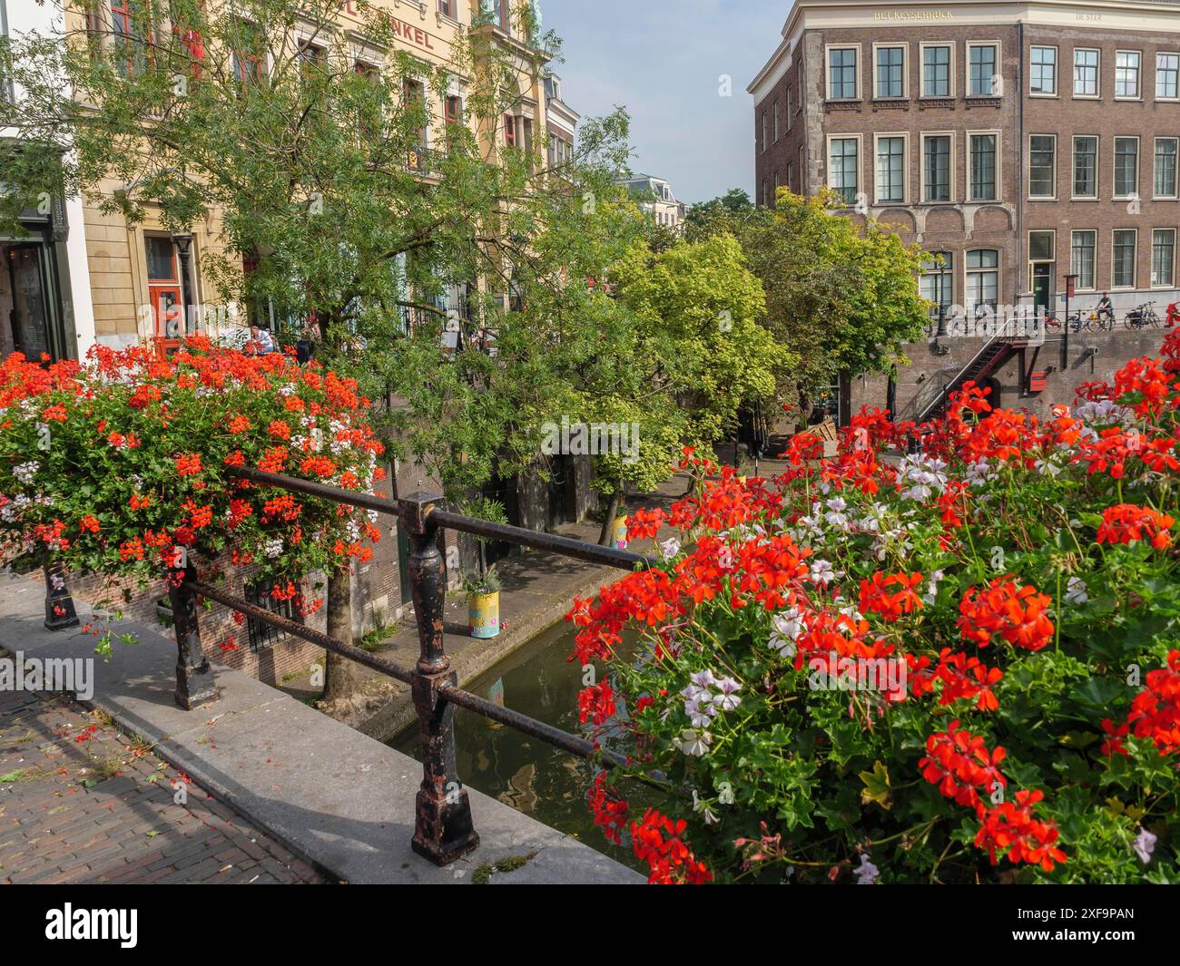 Streste Railing Railings in front building architecture hi-res stock photography and ...