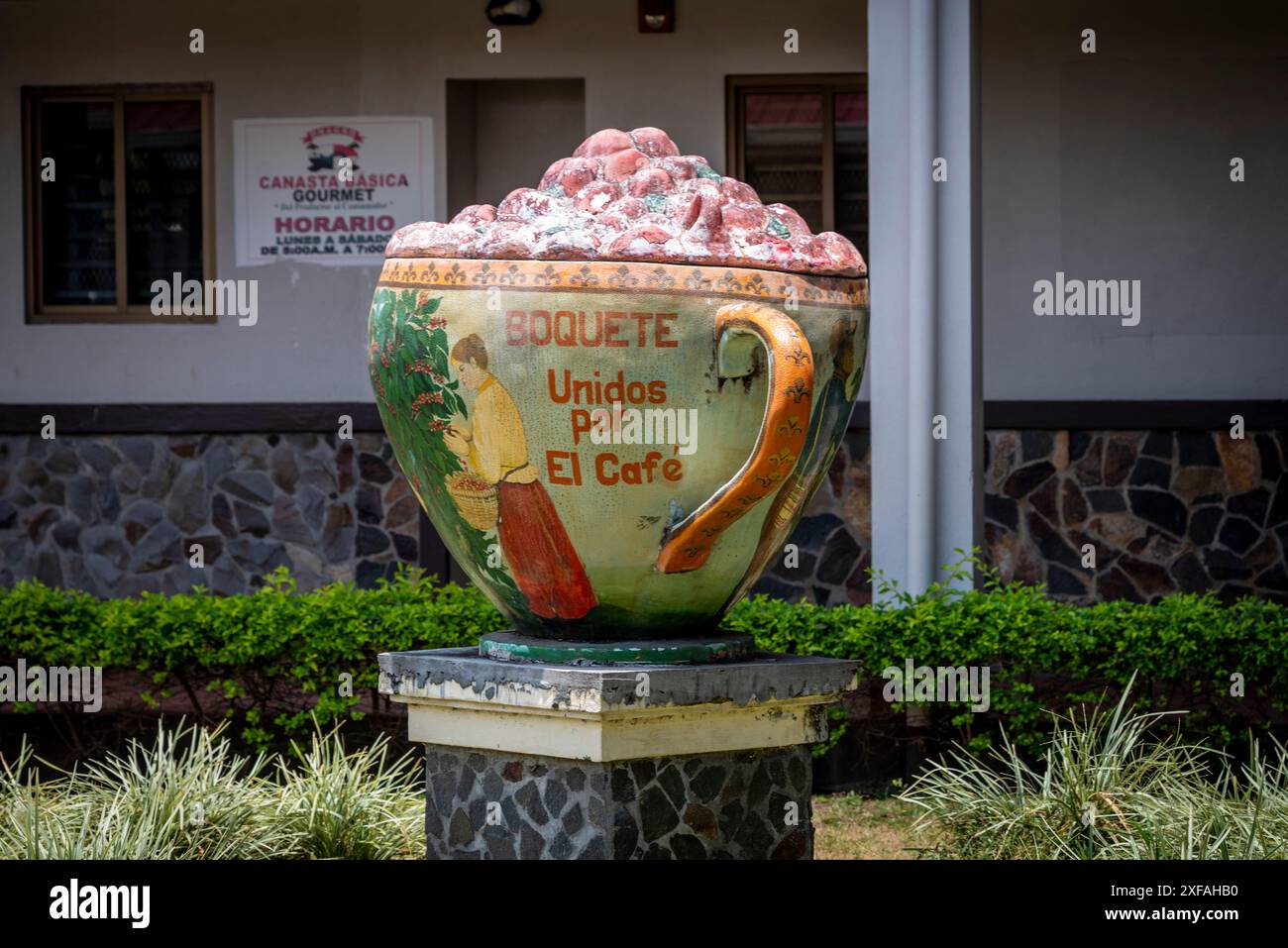 Sculpture of coffee cup saying 'united by coffee', Boquete, a small mountain town in the Province of Chiriquí, Panama Stock Photo
