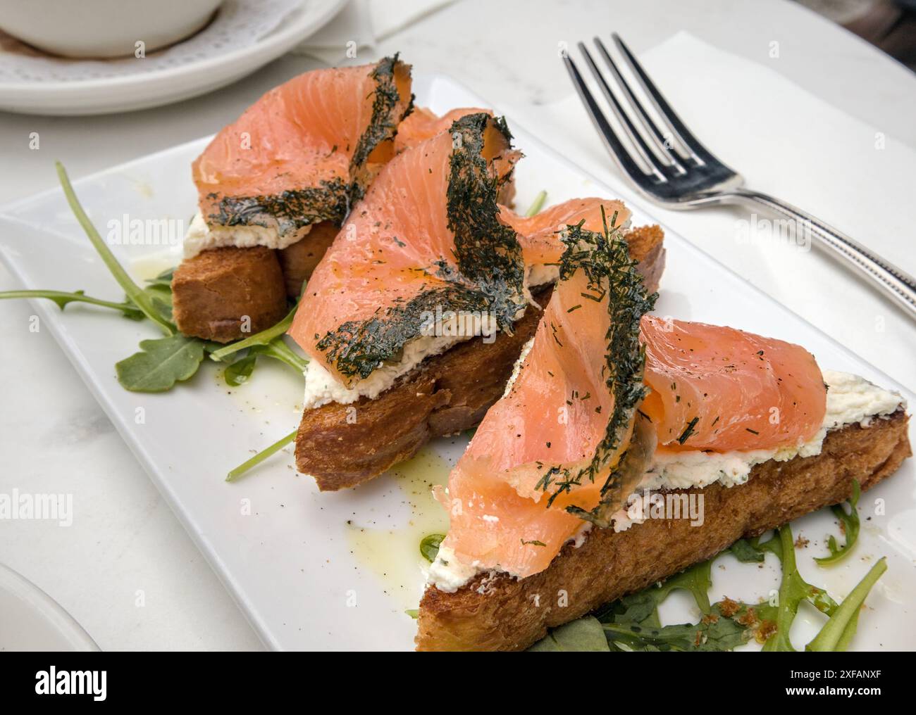 herbed salmon lox on toast with cream cheese (breakfast gravlax open