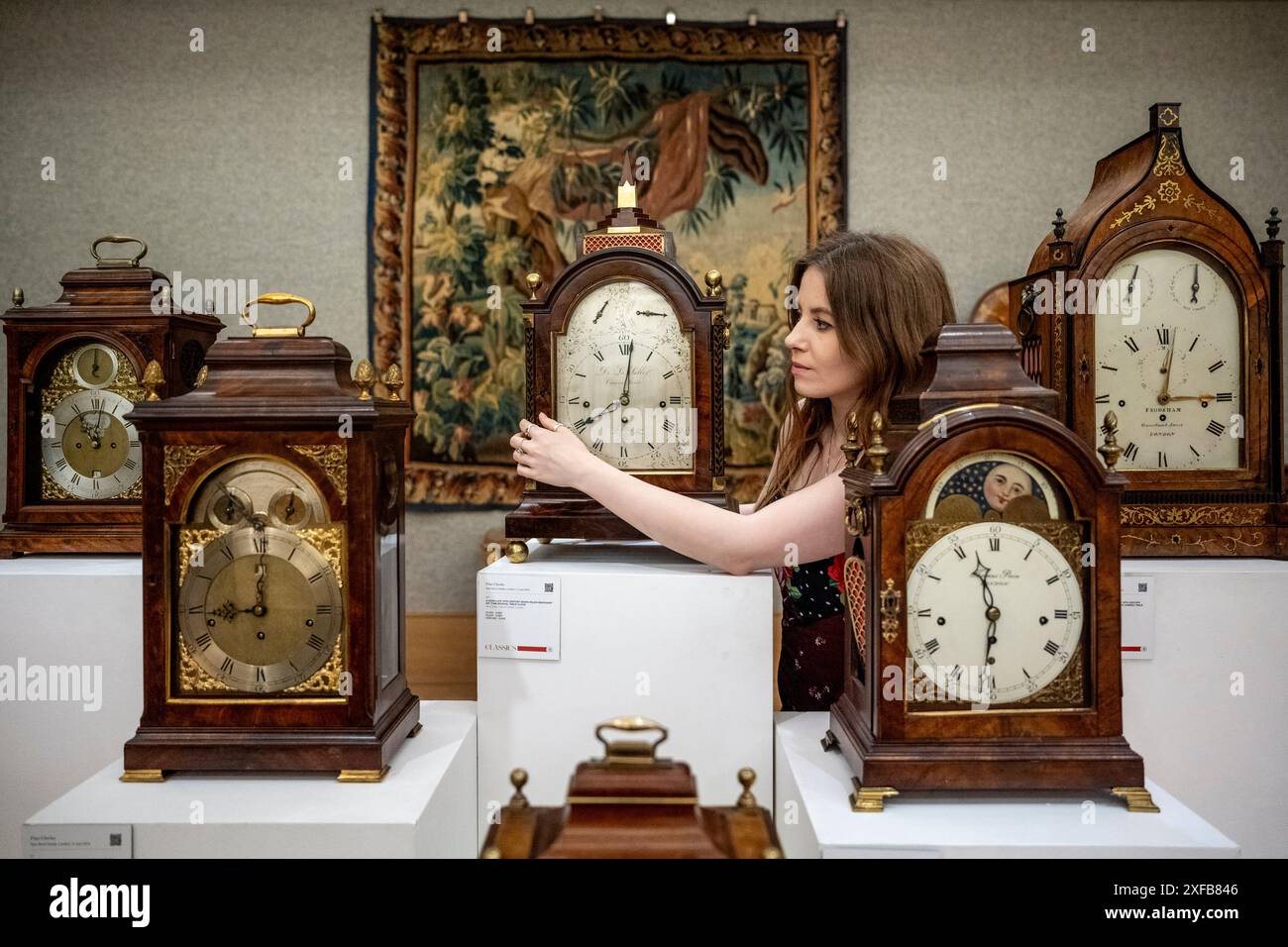 Six table clocks hi-res stock photography and images - Alamy