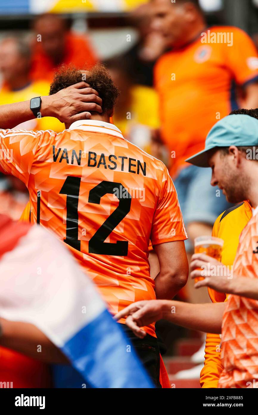 Marco van basten netherlands player hi-res stock photography and