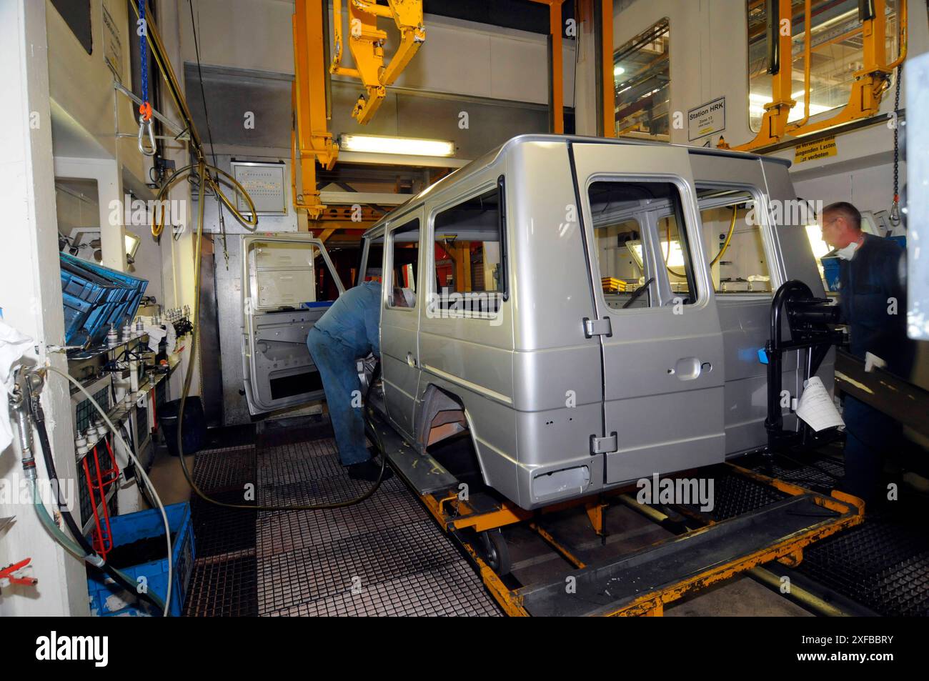 construction of the mercedes G class in graz construction of the ...