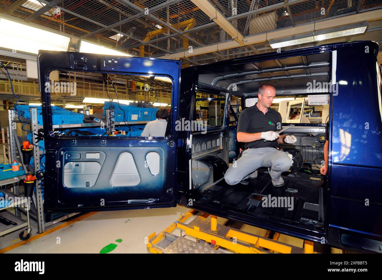 construction of the mercedes G class in graz construction of the ...