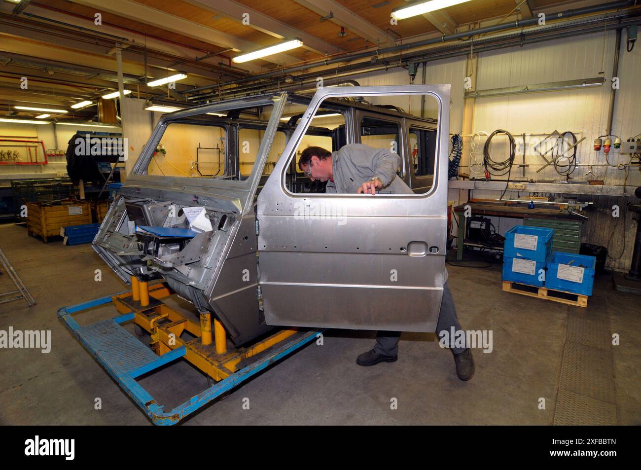 construction of the mercedes G class in graz construction of the ...