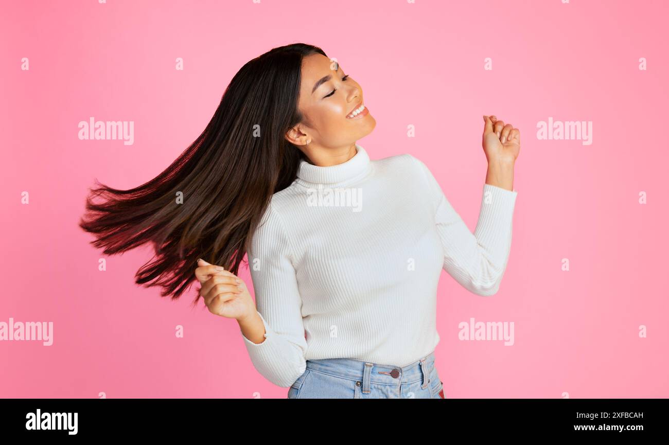 Chinese woman jeans dancing hi-res stock photography and images - Alamy